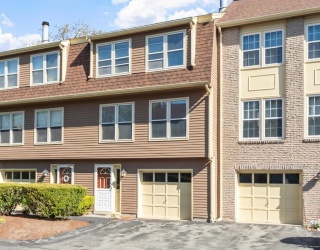 27 Heritage Dr, Tewksbury, Massachusetts, 2 Bedrooms Bedrooms, 5 Rooms Rooms,1.5 BathroomsBathrooms,Residential,For Sale,Heritage Dr,73518958