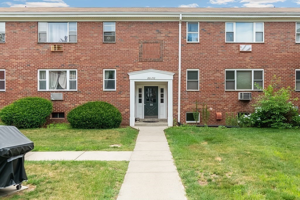 288 Regency Park Dr, Agawam, Massachusetts, 2 Bedrooms Bedrooms, 4 Rooms Rooms,1.5 BathroomsBathrooms,Residential,For Sale,Regency Park Dr,73519074