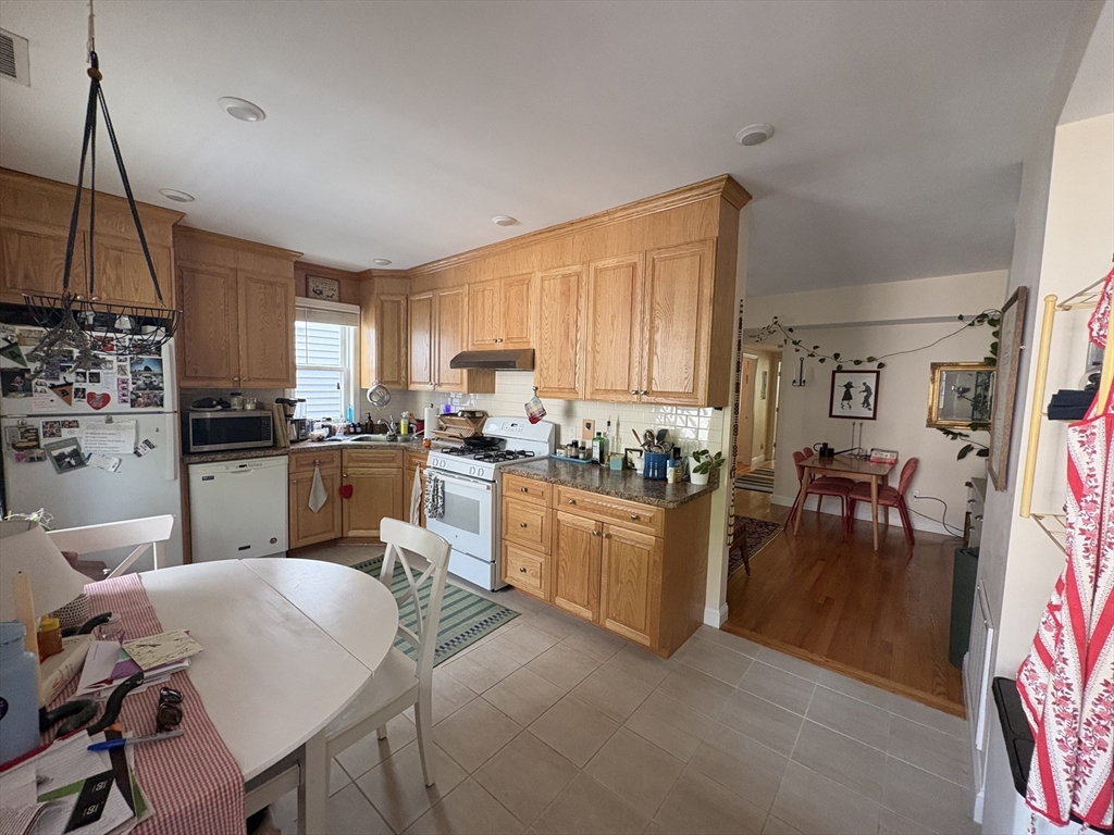 589 Washington Street, Boston, Massachusetts, 2 Bedrooms Bedrooms, 4 Rooms Rooms,1 BathroomBathrooms,Residential Lease,For Rent,Washington Street,73519078