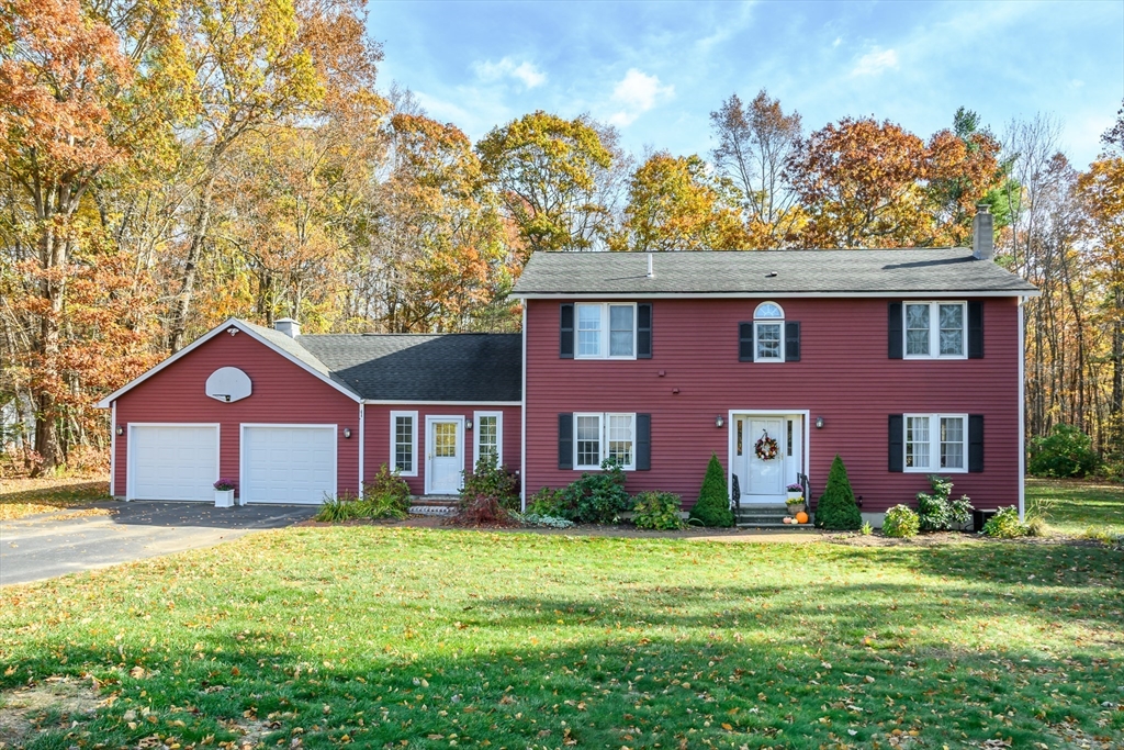 2 Sawmill Cir, Charlton, Massachusetts, 4 Bedrooms Bedrooms, 9 Rooms Rooms,2.5 BathroomsBathrooms,Residential,For Sale,Sawmill Cir,73488692
