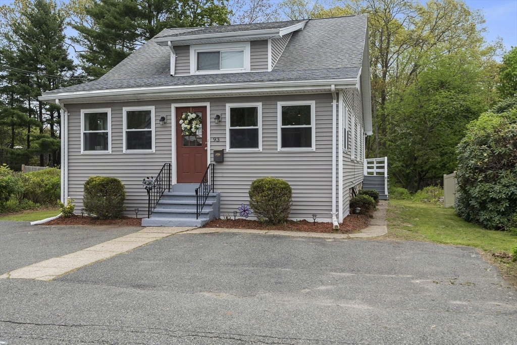 93 Cross St, Randolph, Massachusetts, 3 Bedrooms Bedrooms, 6 Rooms Rooms,2 BathroomsBathrooms,Residential,For Sale,Cross St,73519409