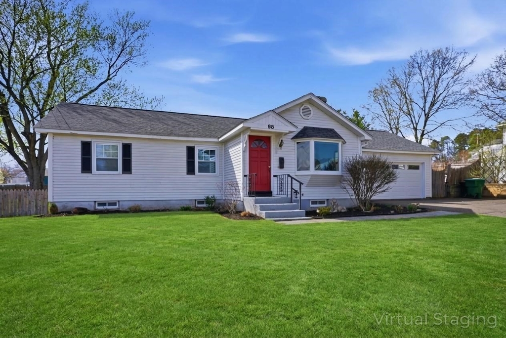 98 Greenpoint Cir, Chicopee, Massachusetts, 3 Bedrooms Bedrooms, 5 Rooms Rooms,2 BathroomsBathrooms,Residential,For Sale,Greenpoint Cir,73504506