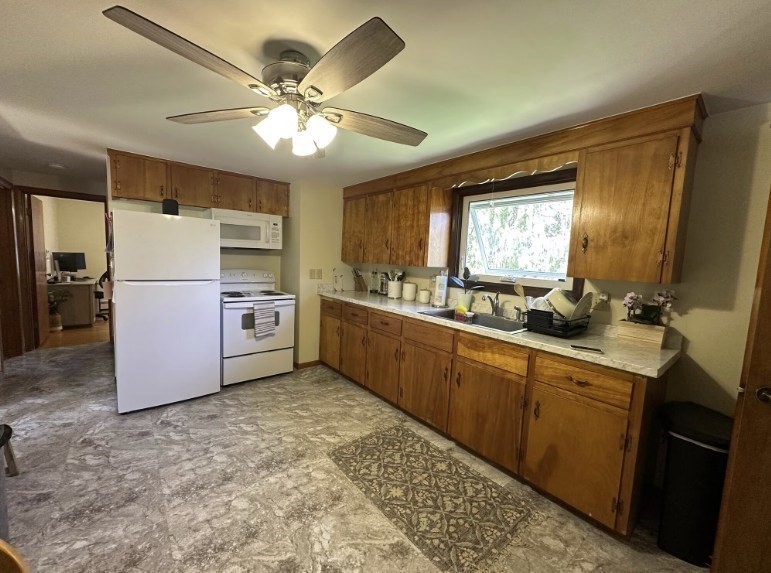 224 Berlin, Clinton, Massachusetts, 2 Bedrooms Bedrooms, 4 Rooms Rooms,1 BathroomBathrooms,Residential Lease,For Rent,Berlin,73519430