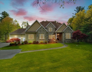 4 Alberta Ln, Lakeville, Massachusetts, 5 Bedrooms Bedrooms, 13 Rooms Rooms,6.5 BathroomsBathrooms,Residential,For Sale,Alberta Ln,73519183
