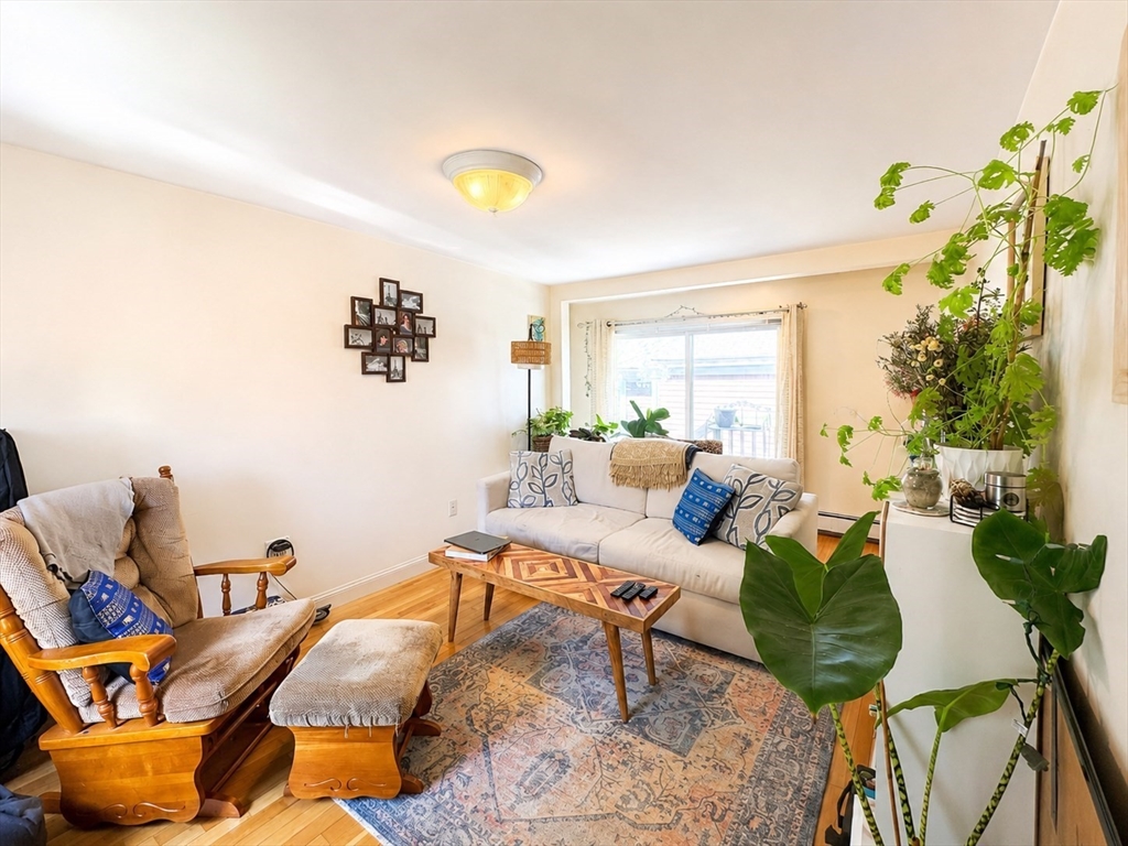 13 High St., Milton, Massachusetts, 1 Bedroom Bedrooms, 3 Rooms Rooms,1 BathroomBathrooms,Residential Lease,For Rent,High St.,73519191