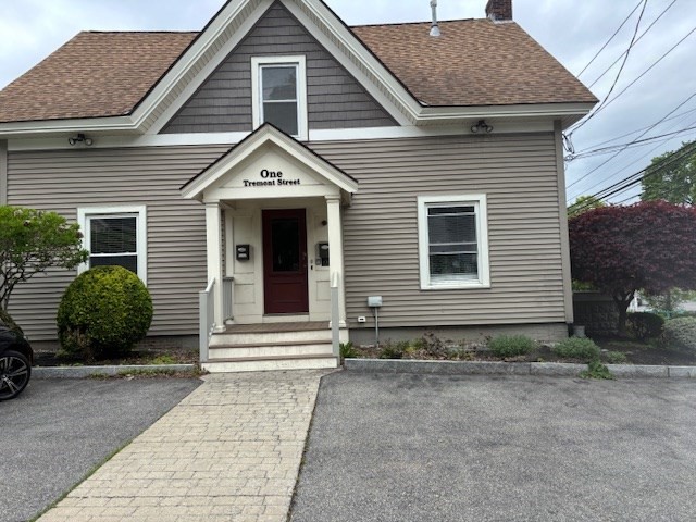 1 Tremont Street, Stoneham, Massachusetts, 2 Bedrooms Bedrooms, 4 Rooms Rooms,1 BathroomBathrooms,Residential Lease,For Rent,Tremont Street,73519452