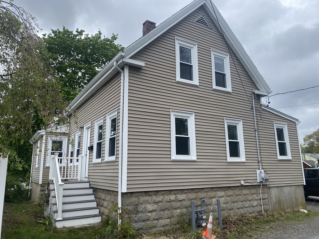 75 Deering Sq, Rockland, Massachusetts, 4 Bedrooms Bedrooms, 7 Rooms Rooms,1.5 BathroomsBathrooms,Residential Lease,For Rent,Deering Sq,73519227