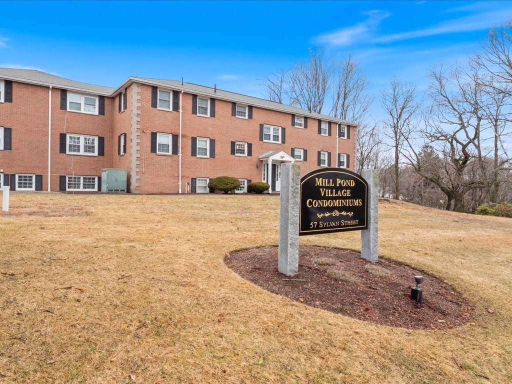 57 Sylvan St, Danvers, Massachusetts, 2 Bedrooms Bedrooms, 4 Rooms Rooms,1 BathroomBathrooms,Residential,For Sale,Sylvan St,73498270