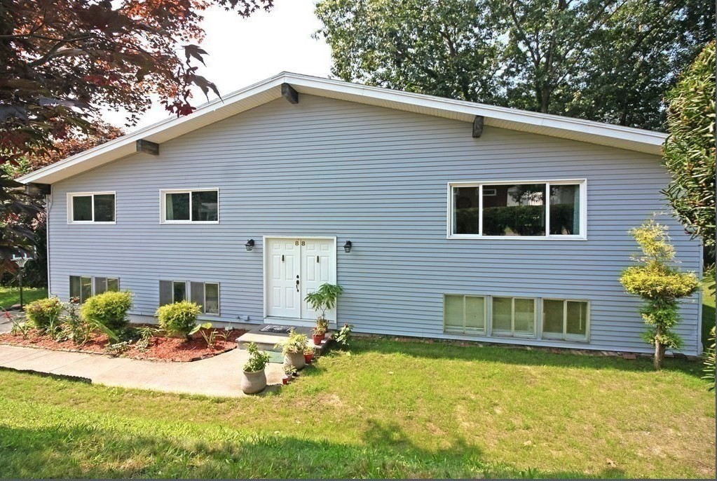 88 Saint Mary St, Needham, Massachusetts, 3 Bedrooms Bedrooms, 7 Rooms Rooms,3 BathroomsBathrooms,Residential Lease,For Rent,Saint Mary St,73495135