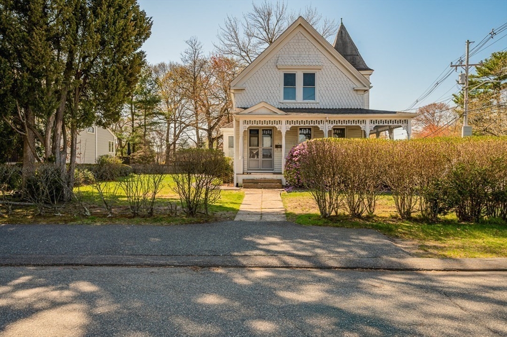 3 Harrison Avenue, Braintree, Massachusetts, 4 Bedrooms Bedrooms, 8 Rooms Rooms,2 BathroomsBathrooms,Residential Income,For Sale,Harrison Avenue,73512317