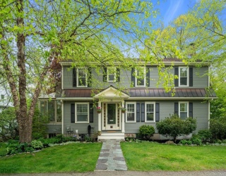 98 Brook Street, Wellesley, Massachusetts, 4 Bedrooms Bedrooms, 10 Rooms Rooms,2.5 BathroomsBathrooms,Residential,For Sale,Brook Street,73519258