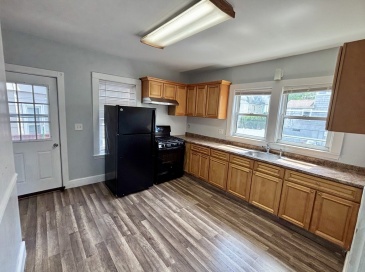 492 Main St, Medford, Massachusetts, 3 Bedrooms Bedrooms, 5 Rooms Rooms,1 BathroomBathrooms,Residential Lease,For Rent,Main St,73519299