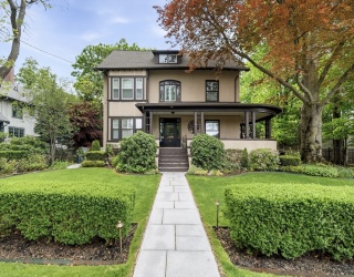 21 Clover St, Belmont, Massachusetts, 6 Bedrooms Bedrooms, 18 Rooms Rooms,4 BathroomsBathrooms,Residential Lease,For Rent,Clover St,73519541