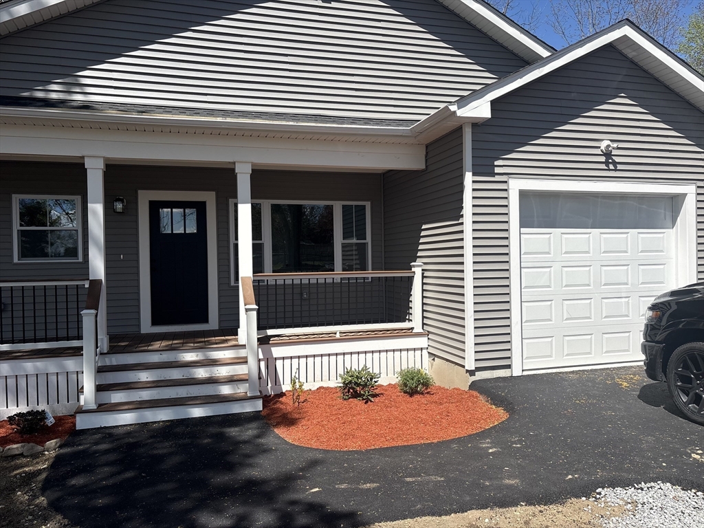 60 Osgood, Dracut, Massachusetts, 2 Bedrooms Bedrooms, 4 Rooms Rooms,1 BathroomBathrooms,Residential Lease,For Rent,Osgood,73519328