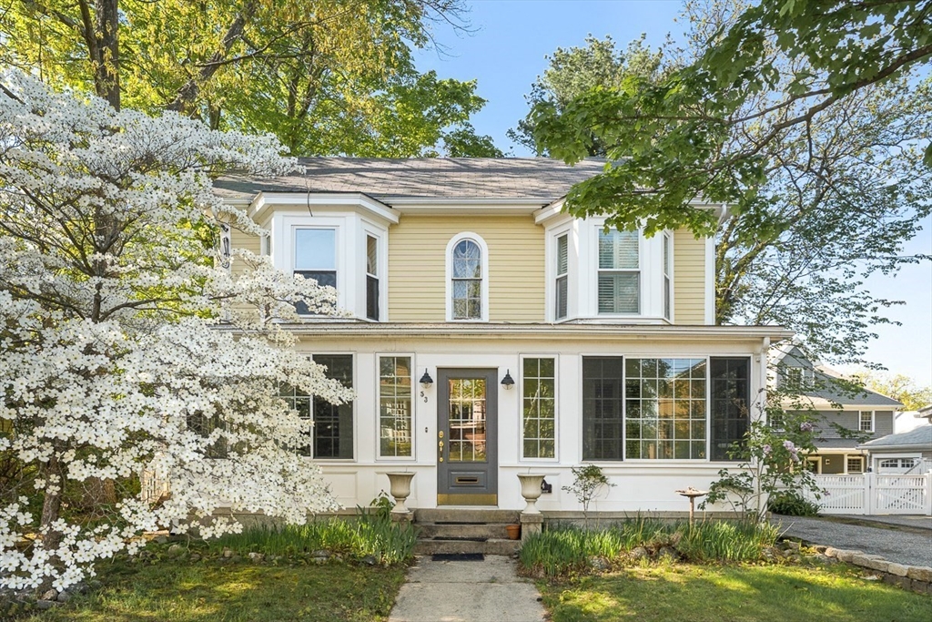 53 Lake Street, Winchester, Massachusetts, 3 Bedrooms Bedrooms, 8 Rooms Rooms,2.5 BathroomsBathrooms,Residential,For Sale,Lake Street,73519082