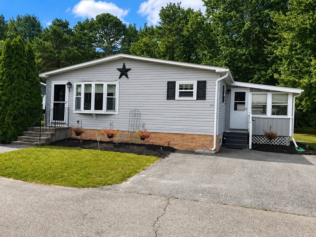 3 Robin Hood Lane, Attleboro, Massachusetts, 3 Bedrooms Bedrooms, 6 Rooms Rooms,2 BathroomsBathrooms,Residential,For Sale,Robin Hood Lane,73519570