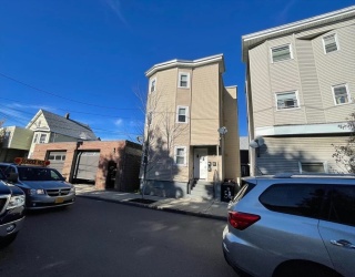 58 Union St, Everett, Massachusetts, 6 Bedrooms Bedrooms, 12 Rooms Rooms,3 BathroomsBathrooms,Residential Income,For Sale,Union St,73519746
