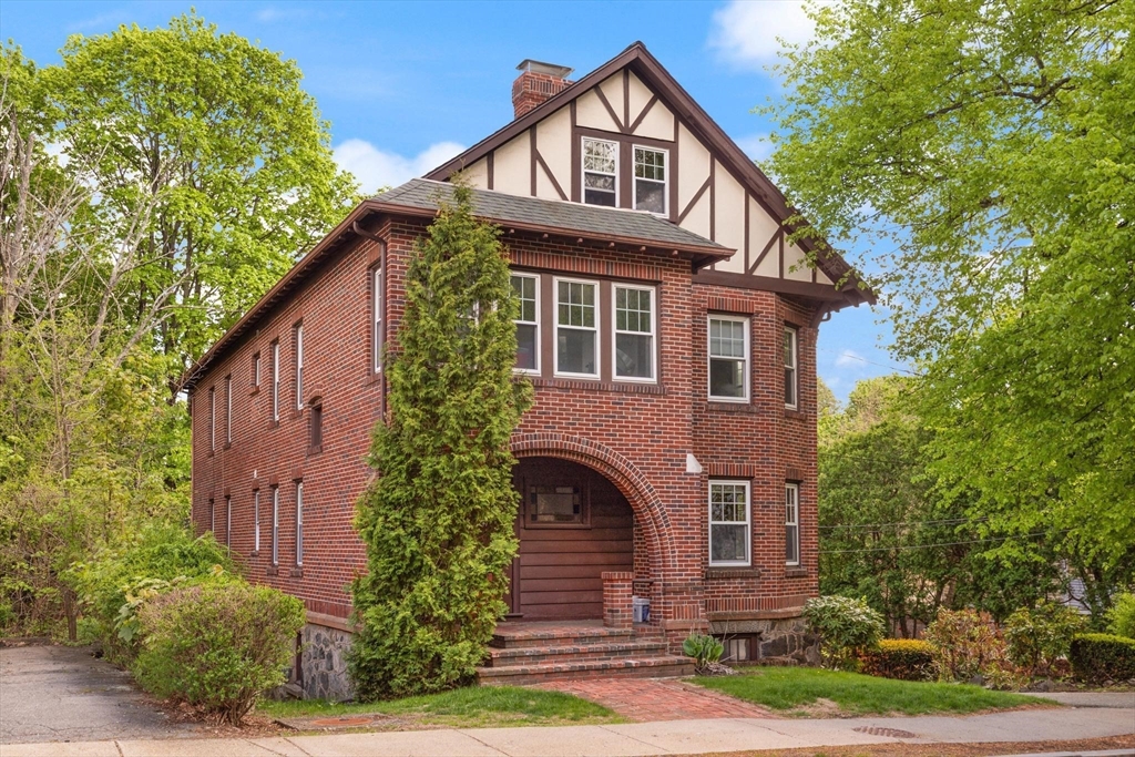 47 Park Ave Ext, Arlington, Massachusetts, 7 Bedrooms Bedrooms, 15 Rooms Rooms,3 BathroomsBathrooms,Residential Income,For Sale,Park Ave Ext,73519750
