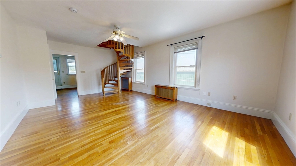 22 Summer Ave, Waltham, Massachusetts, 1 Bedroom Bedrooms, 4 Rooms Rooms,2 BathroomsBathrooms,Residential Lease,For Rent,Summer Ave,73519772