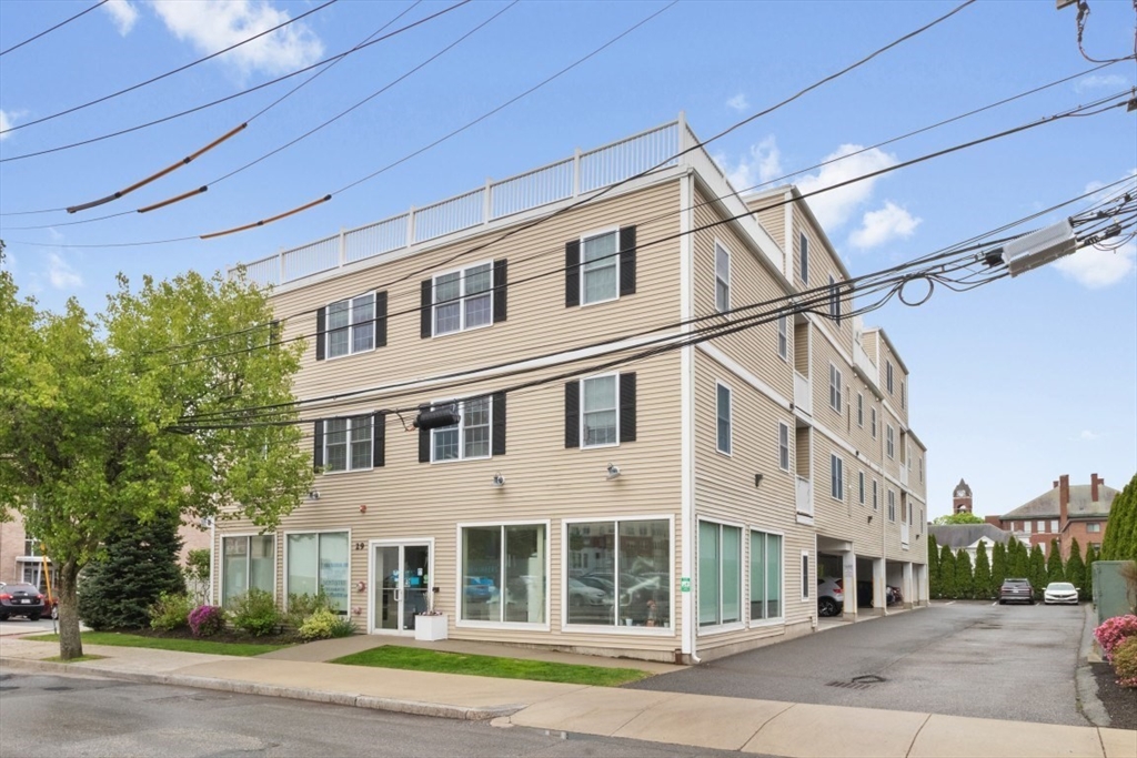 29 Spruce St, Waltham, Massachusetts, 2 Bedrooms Bedrooms, 5 Rooms Rooms,1.5 BathroomsBathrooms,Residential,For Sale,Spruce St,73519487