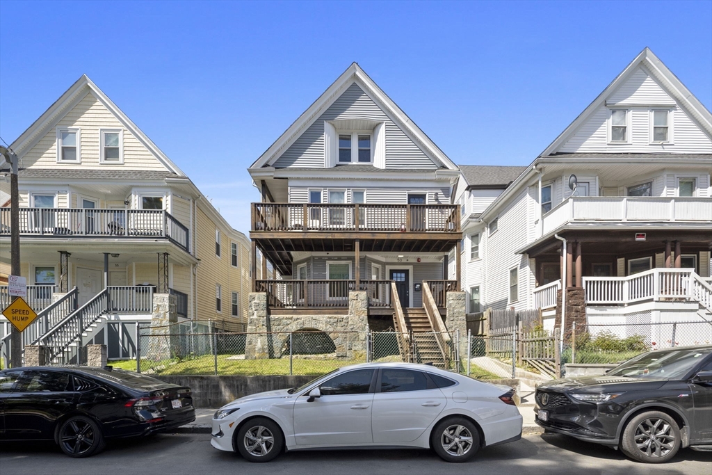 53 Greenbrier St, Boston, Massachusetts, 7 Bedrooms Bedrooms, 13 Rooms Rooms,3 BathroomsBathrooms,Residential Income,For Sale,Greenbrier St,73519318