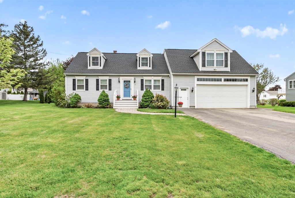 24 Hampstead Street, Methuen, Massachusetts, 4 Bedrooms Bedrooms, 10 Rooms Rooms,3 BathroomsBathrooms,Residential,For Sale,Hampstead Street,73519413