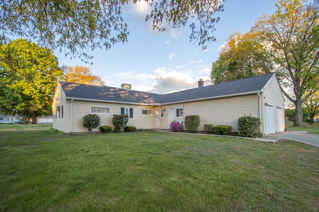 125 Greenwood Ter, Chicopee, Massachusetts, 2 Bedrooms Bedrooms, 5 Rooms Rooms,1 BathroomBathrooms,Residential,For Sale,Greenwood Ter,73519550