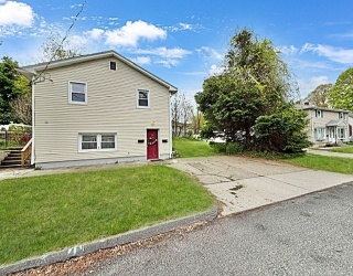 34 Marjorie St, Worcester, Massachusetts, 3 Bedrooms Bedrooms, 10 Rooms Rooms,2 BathroomsBathrooms,Residential Income,For Sale,Marjorie St,73519589