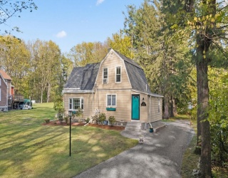 31 Mixter Rd, Holden, Massachusetts, 4 Bedrooms Bedrooms, 7 Rooms Rooms,2 BathroomsBathrooms,Residential,For Sale,Mixter Rd,73519594