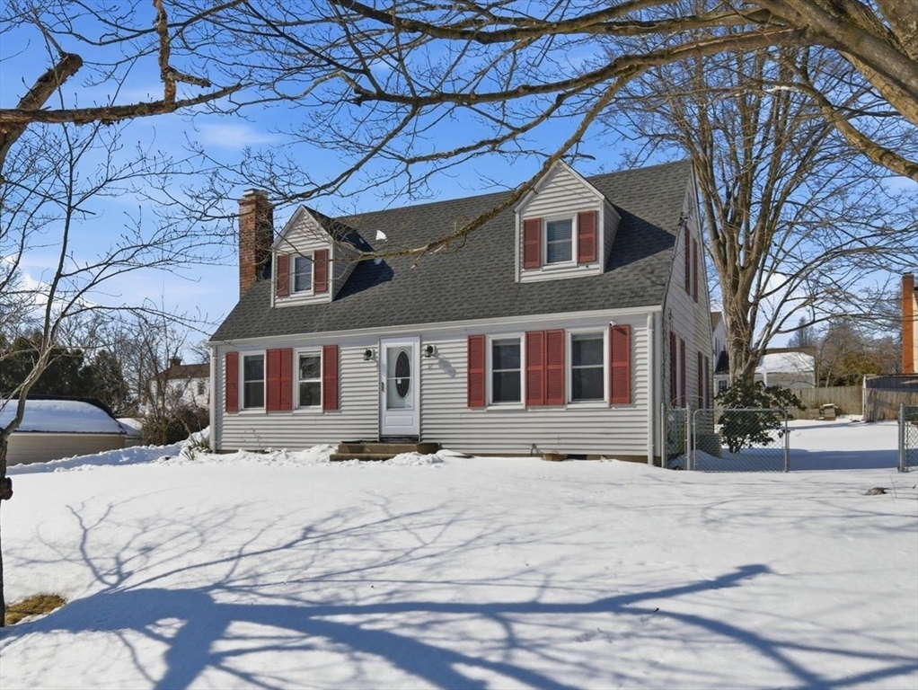32 Glenview Dr, West Springfield, Massachusetts, 4 Bedrooms Bedrooms, 6 Rooms Rooms,1.5 BathroomsBathrooms,Residential,For Sale,Glenview Dr,73482832