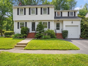 52 Hurlcroft Rd, Milton, Massachusetts, 3 Bedrooms Bedrooms, 10 Rooms Rooms,2.5 BathroomsBathrooms,Residential,For Sale,Hurlcroft Rd,73492427