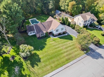 84 Diniz Dr, Raynham, Massachusetts, 3 Bedrooms Bedrooms, 8 Rooms Rooms,2.5 BathroomsBathrooms,Residential,For Sale,Diniz Dr,73450917