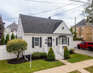 166 Charles St, New Bedford, Massachusetts, 3 Bedrooms Bedrooms, 6 Rooms Rooms,2 BathroomsBathrooms,Residential,For Sale,Charles St,73482831