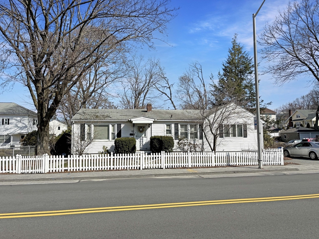 103 Heywood St, Worcester, Massachusetts, 3 Bedrooms Bedrooms, 7 Rooms Rooms,3 BathroomsBathrooms,Residential,For Sale,Heywood St,73492125