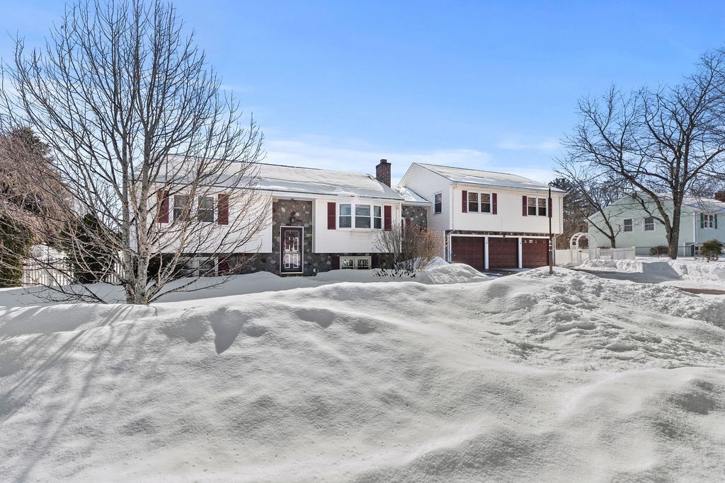 25 Munroe Drive, North Attleboro, Massachusetts, 3 Bedrooms Bedrooms, 9 Rooms Rooms,2 BathroomsBathrooms,Residential,For Sale,Munroe Drive,73477988