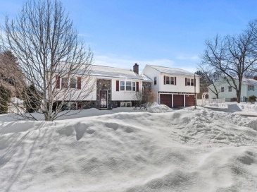 25 Munroe Drive, North Attleboro, Massachusetts, 3 Bedrooms Bedrooms, 9 Rooms Rooms,2 BathroomsBathrooms,Residential,For Sale,Munroe Drive,73477988
