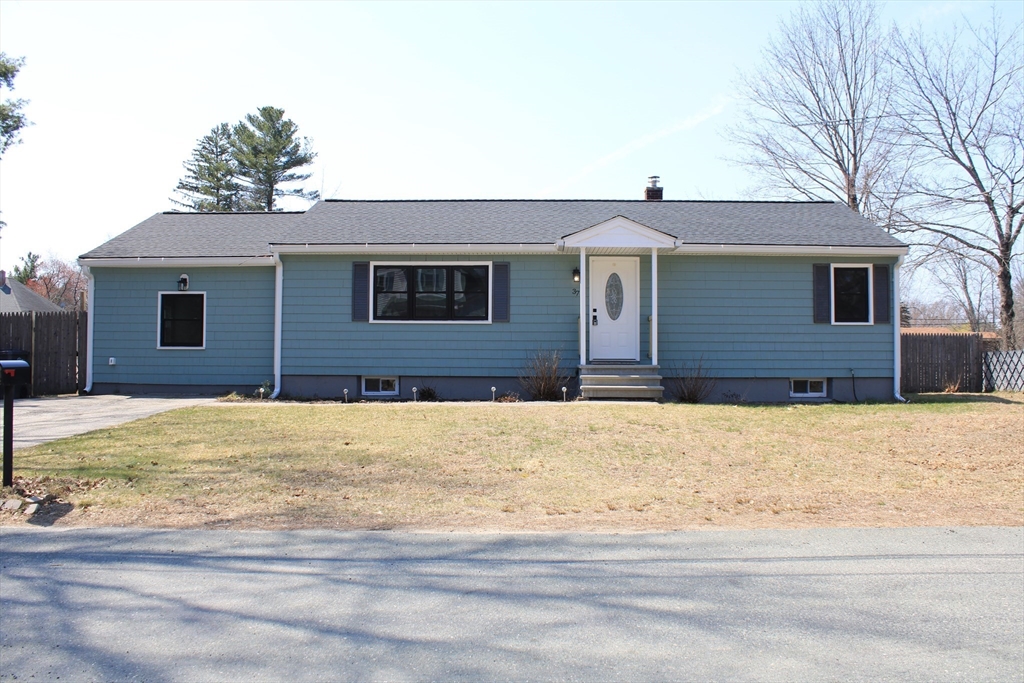 37 Lexington Avenue, Methuen, Massachusetts, 3 Bedrooms Bedrooms, 7 Rooms Rooms,2 BathroomsBathrooms,Residential,For Sale,Lexington Avenue,73476852