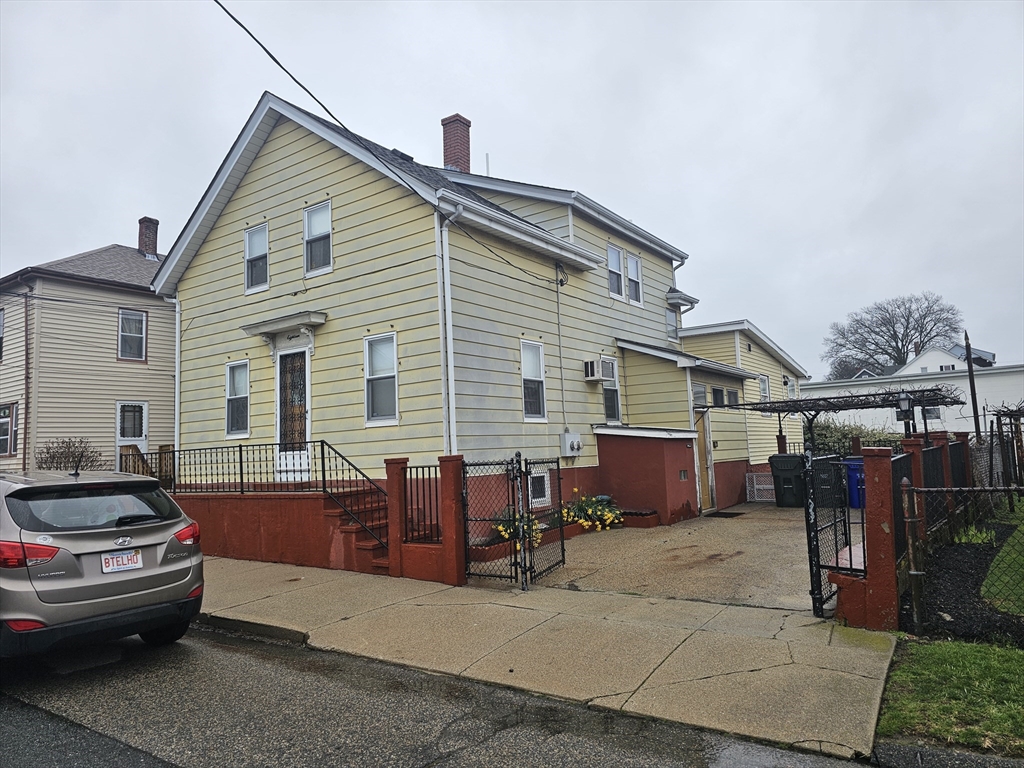 18 Carlisa Drive, Fall River, Massachusetts, 4 Bedrooms Bedrooms, 8 Rooms Rooms,3 BathroomsBathrooms,Residential Income,For Sale,Carlisa Drive,73496022