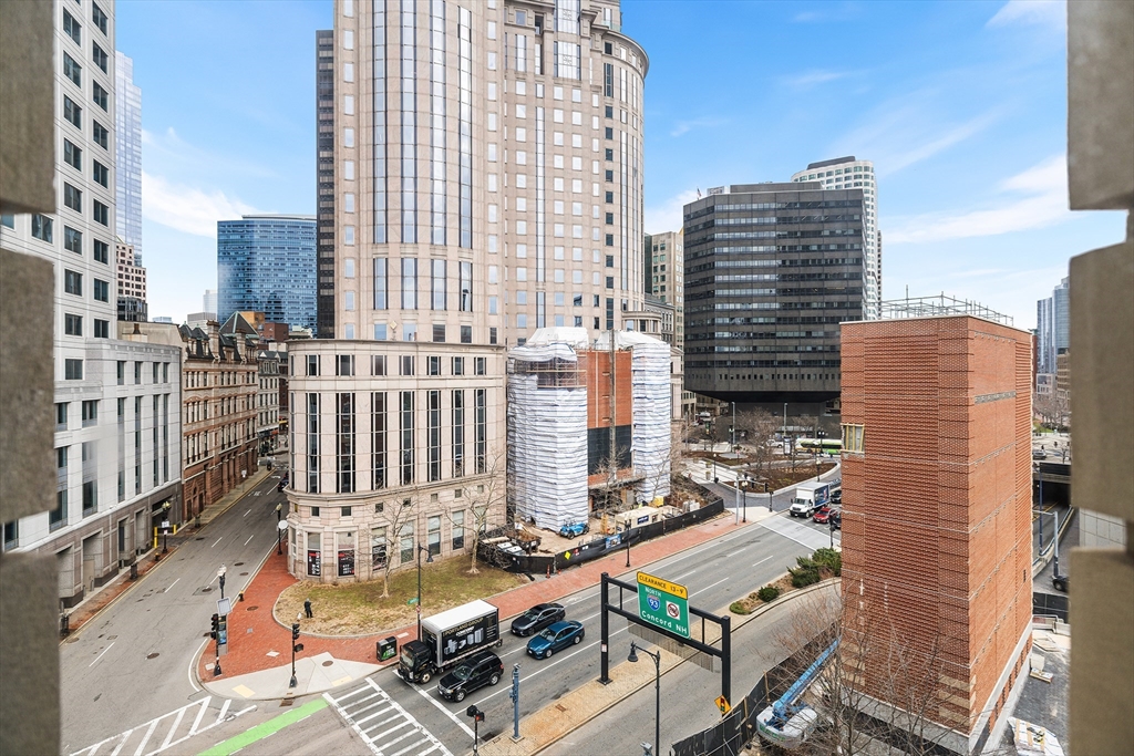 70 Lincoln St, Boston, Massachusetts, 1 Bedroom Bedrooms, 3 Rooms Rooms,1 BathroomBathrooms,Residential,For Sale,Lincoln St,73494832