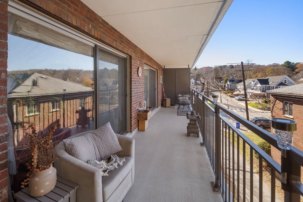 995 Massachusetts Avenue, Arlington, Massachusetts, 1 Bedroom Bedrooms, 4 Rooms Rooms,1 BathroomBathrooms,Residential,For Sale,Massachusetts Avenue,73458527