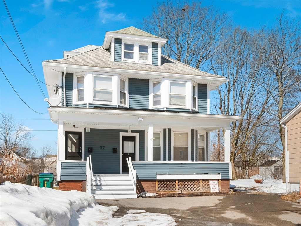 37 Howard St, Lynn, Massachusetts, 8 Bedrooms Bedrooms, 12 Rooms Rooms,3 BathroomsBathrooms,Residential Income,For Sale,Howard St,73486082