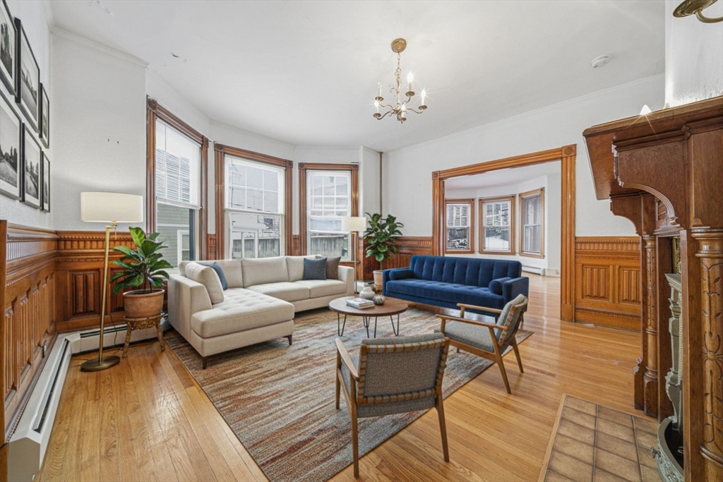 87 Burt St, Boston, Massachusetts, 4 Bedrooms Bedrooms, 13 Rooms Rooms,3 BathroomsBathrooms,Residential Income,For Sale,Burt St,73474218