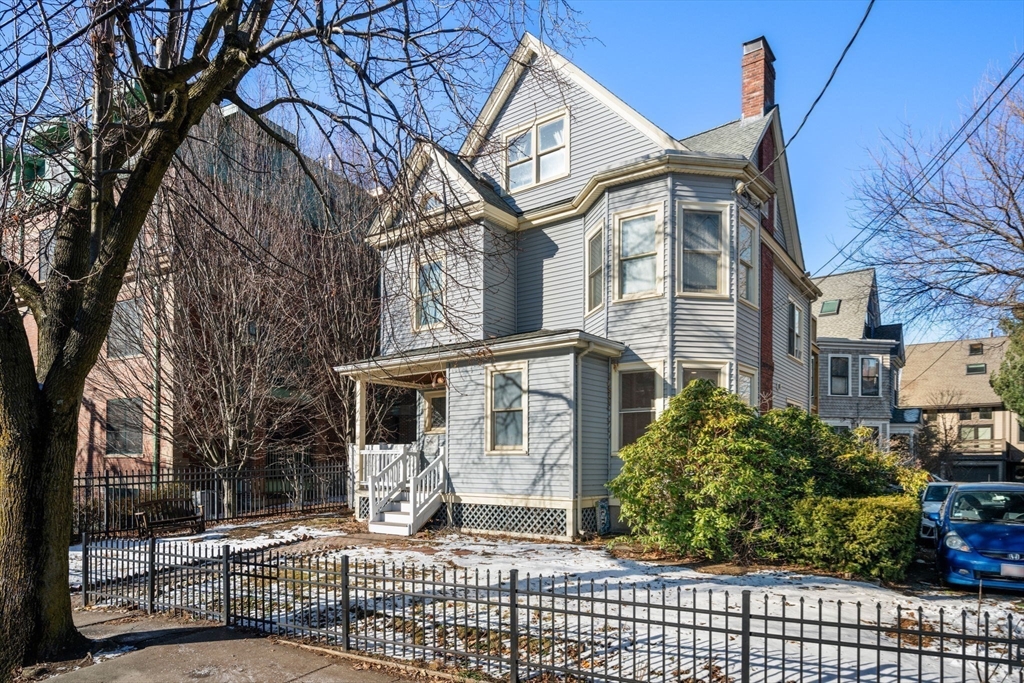 7 Russell Street, Cambridge, Massachusetts, 2 Bedrooms Bedrooms, 4 Rooms Rooms,1 BathroomBathrooms,Residential,For Sale,Russell Street,73466145