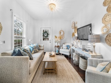 582 East Fourth Street, Boston, Massachusetts, 1 Bedroom Bedrooms, 5 Rooms Rooms,1 BathroomBathrooms,Residential Lease,For Rent,East Fourth Street,73515445