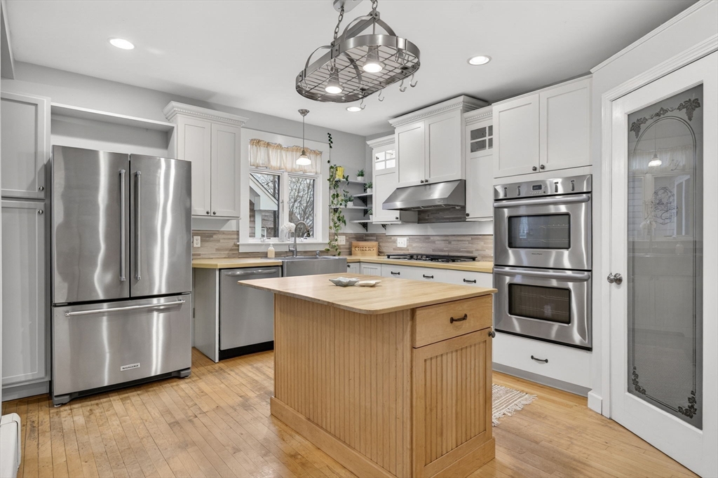 32 Green St, Fairhaven, Massachusetts, 4 Bedrooms Bedrooms, 7 Rooms Rooms,2 BathroomsBathrooms,Residential,For Sale,Green St,73430319