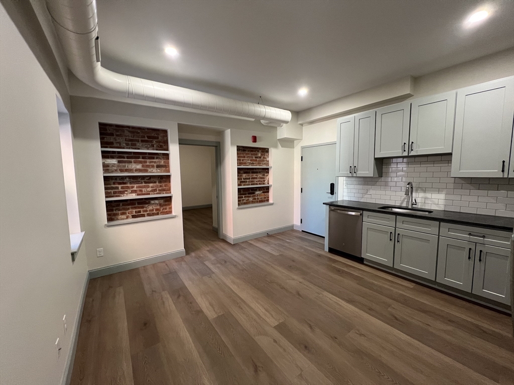 160 Seabury St, Fall River, Massachusetts, 2 Bedrooms Bedrooms, 5 Rooms Rooms,1 BathroomBathrooms,Residential Lease,For Rent,Seabury St,73458789