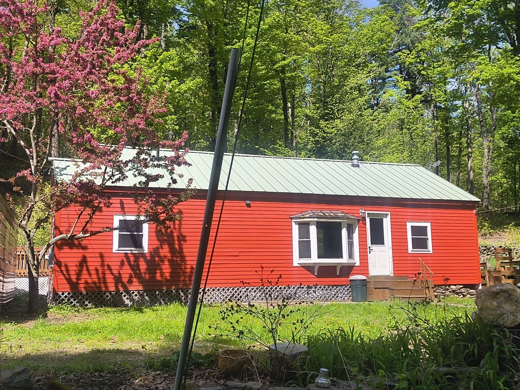 211 West St, Worthington, Massachusetts, 2 Bedrooms Bedrooms, 5 Rooms Rooms,1 BathroomBathrooms,Residential,For Sale,West St,73519776