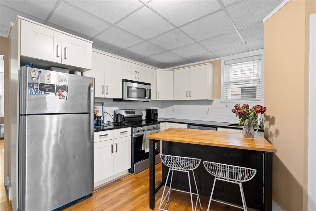 674 Saratoga, Boston, Massachusetts, 3 Bedrooms Bedrooms, 5 Rooms Rooms,1 BathroomBathrooms,Residential Lease,For Rent,Saratoga,73519813