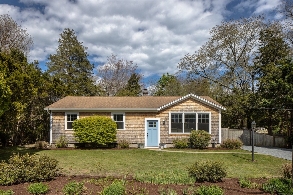 1 Barlow Ln, Mattapoisett, Massachusetts, 3 Bedrooms Bedrooms, 6 Rooms Rooms,1.5 BathroomsBathrooms,Residential,For Sale,Barlow Ln,73519687