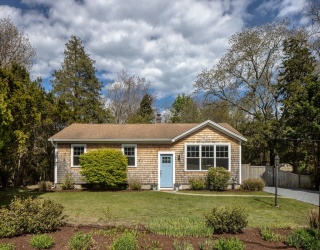 1 Barlow Ln, Mattapoisett, Massachusetts, 3 Bedrooms Bedrooms, 6 Rooms Rooms,1.5 BathroomsBathrooms,Residential,For Sale,Barlow Ln,73519687